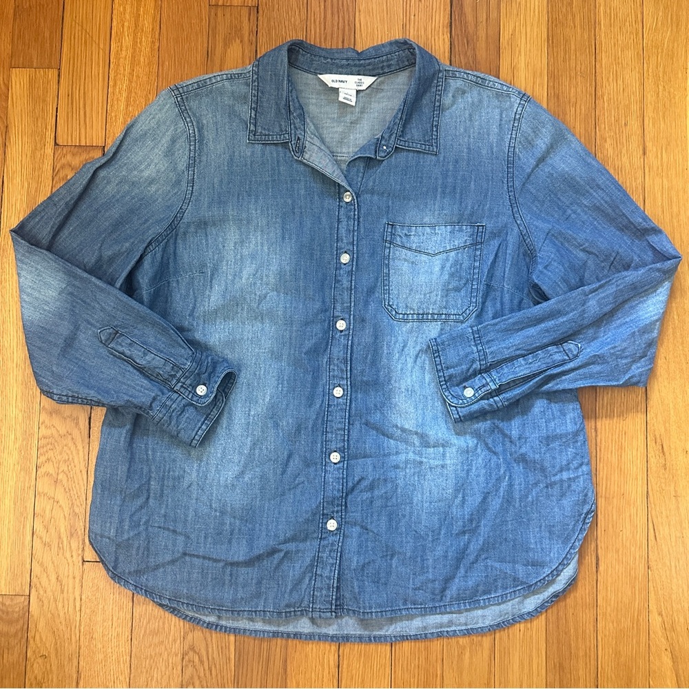 Old Navy chambray button down shirt